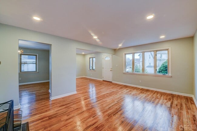 Building Photo - 157 Cooper Ave