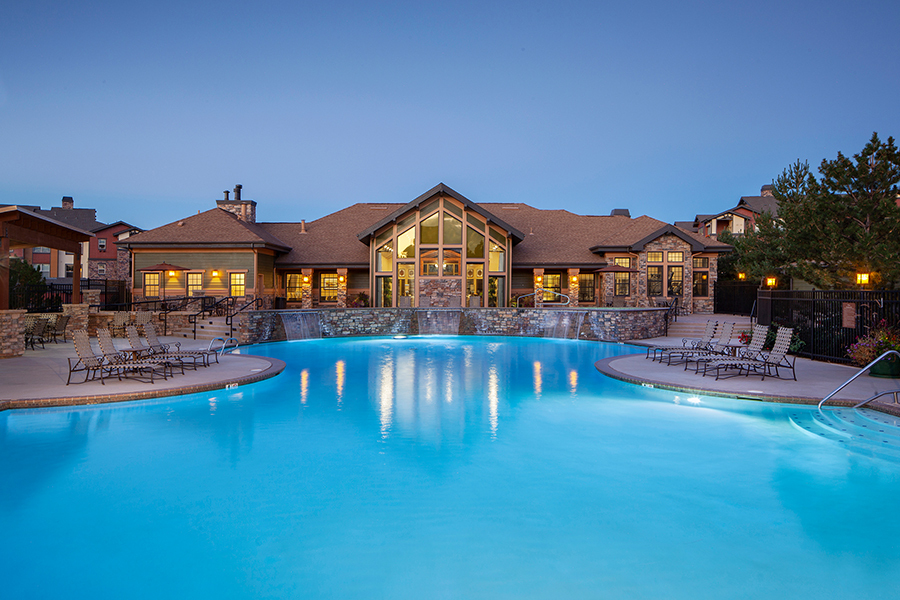 Outdoor swimming pool and sundeck - The Sanctuary at Tallyn's Reach Apartments