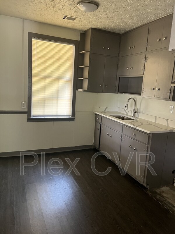 Foto del edificio - 3918 Maple Cir