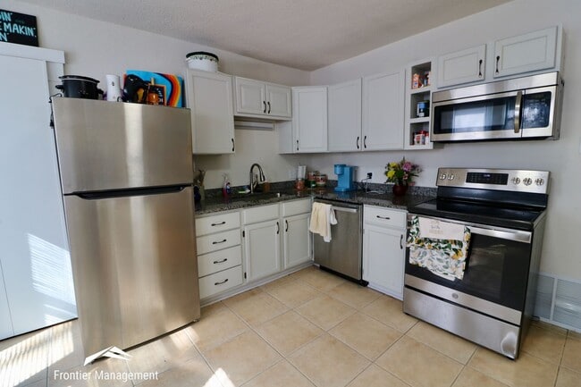 Building Photo - 527 Moro St