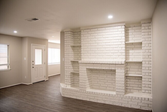 Building Photo - 1711TP