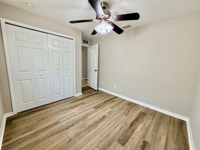 Building Photo - Charming 3BR/2BA Lehigh Acres Duplex with 1-Car Garage | Lawn Care & Salt Service Included