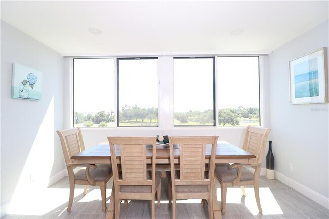 Foto del edificio - 2620 Cove Cay Dr