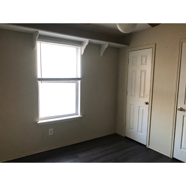 Foto del edificio - 6111 7th St