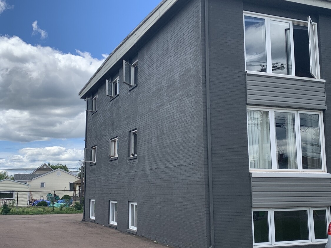 Building Photo - 20 Waverley Ave
