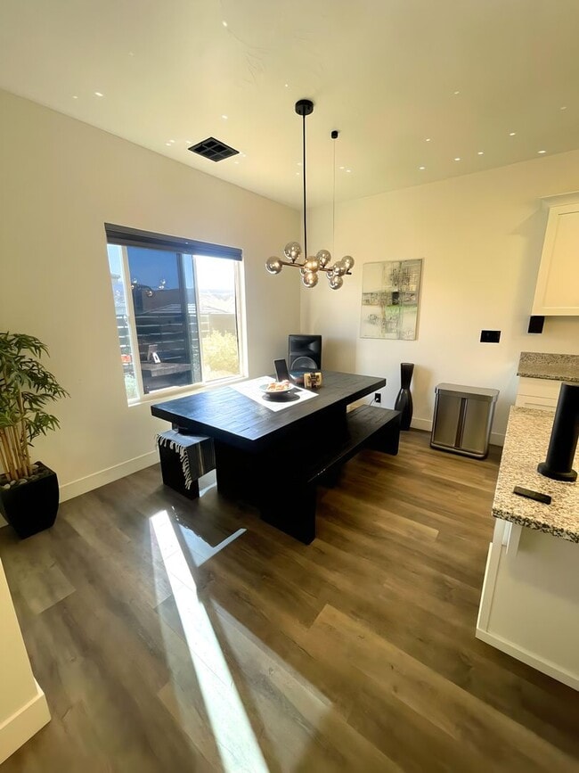 Building Photo - 543 Stewart Crk Cv