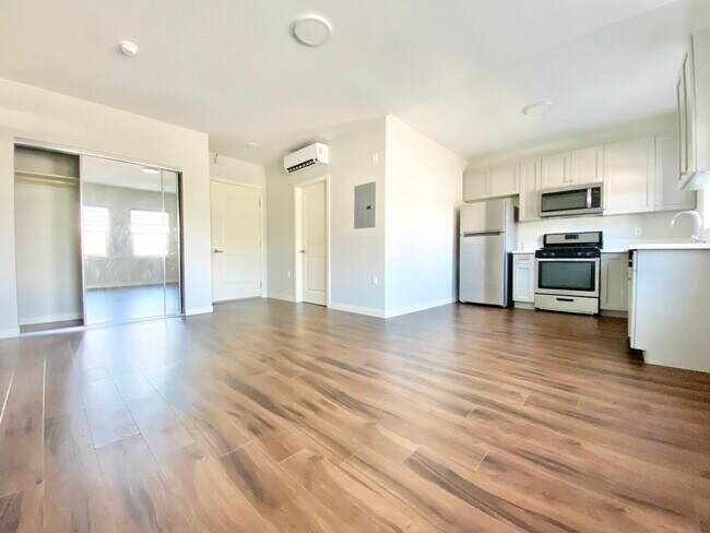 Foto del edificio - 910 S Grand View St