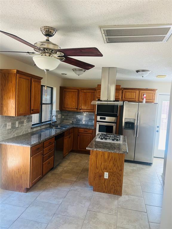 Foto del edificio - 122 Hidden Lake Dr