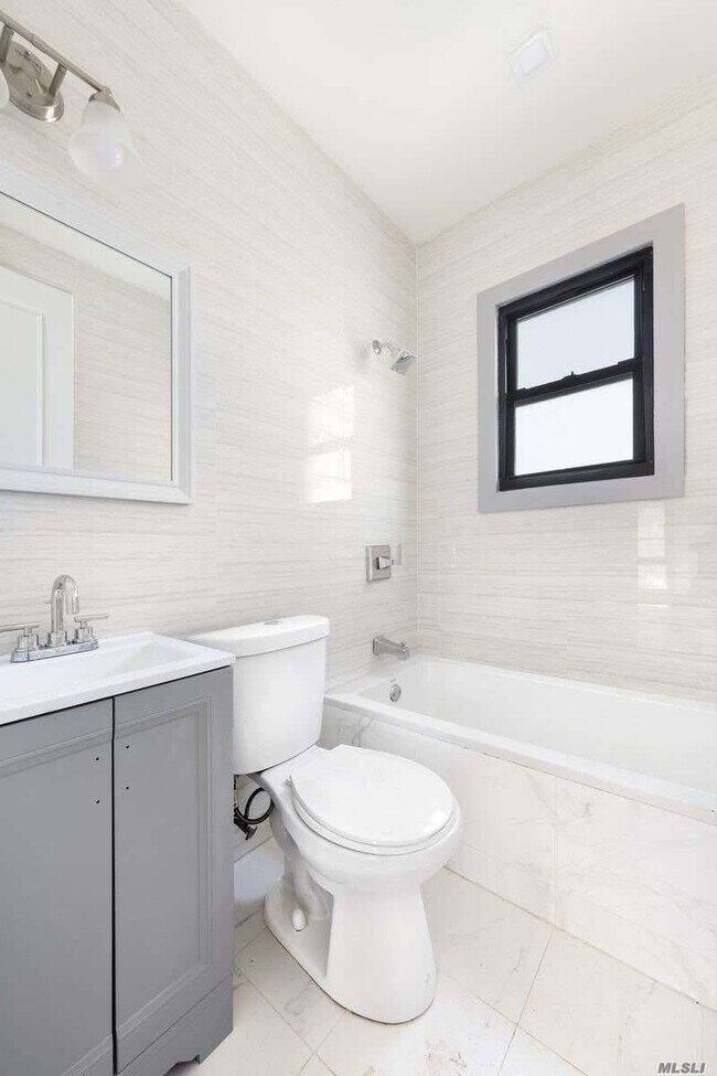 Foto del edificio - 2446 Dean St