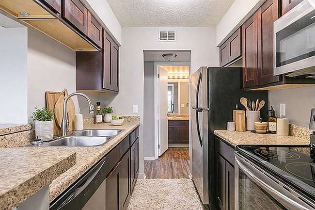 Building Photo - Runaway Bay