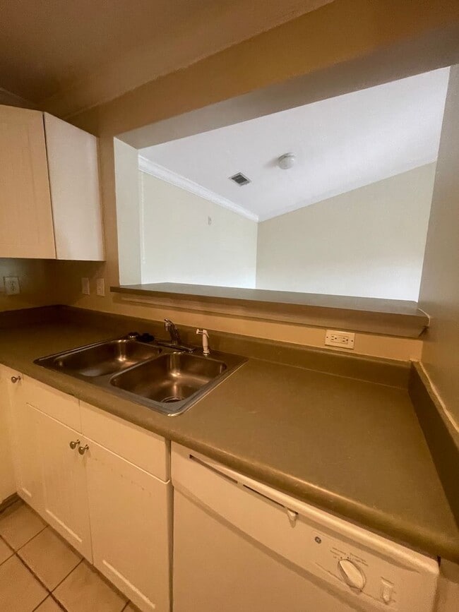 Building Photo - 21-2134 Moore