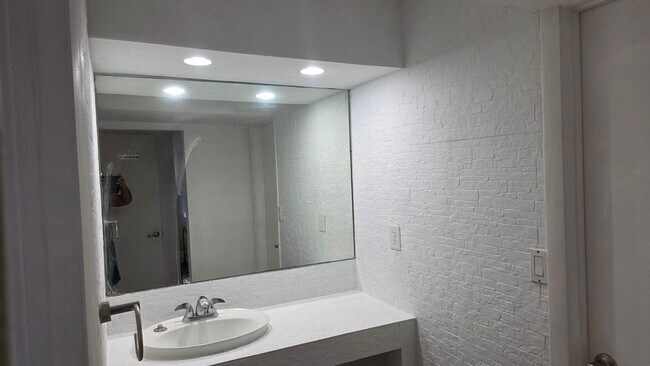 Foto del edificio - 3370 SW 6th St