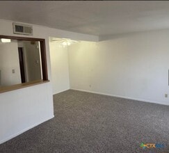 Building Photo - 302 Palmwood Dr