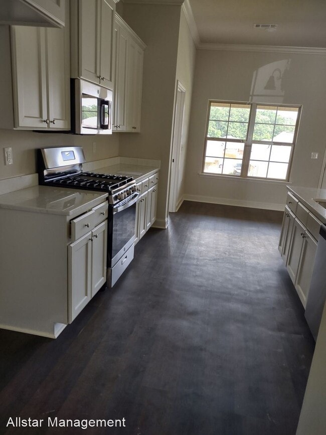 Building Photo - 3 br, 2 bath House - 464 Silver Hill Drive