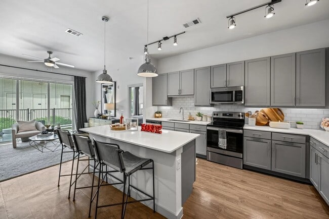 Building Photo - 600 Farm to Market 1626