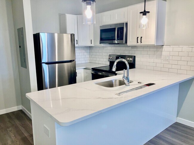 Foto del edificio - 5813 Cedar Ave