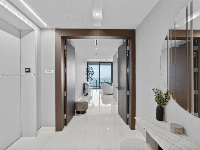 Foto del edificio - 300 Biscayne Blvd Way
