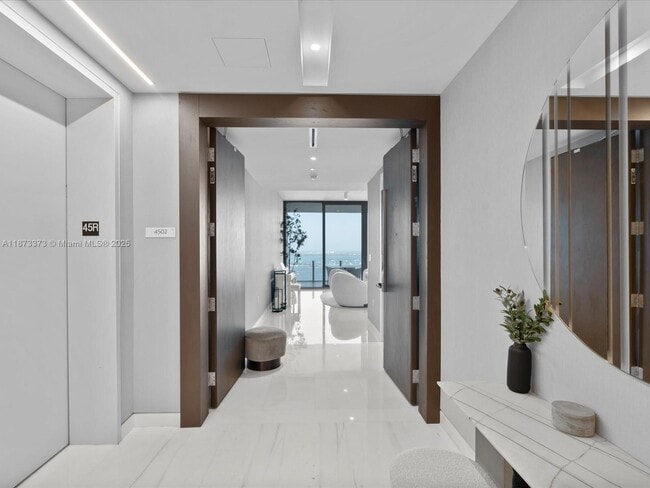 Building Photo - 300 Biscayne Blvd Way