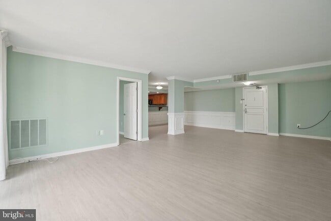 Building Photo - 1515 S Arlington Ridge Rd