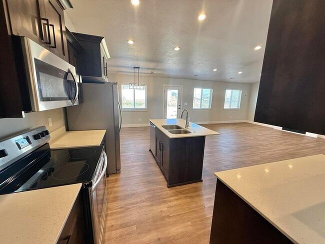 Building Photo - 884 W Factory St