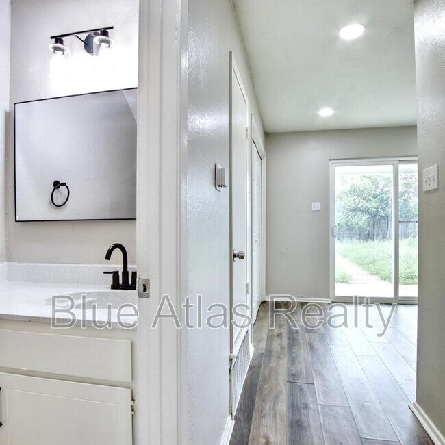Building Photo - 2302 Indigo Ln