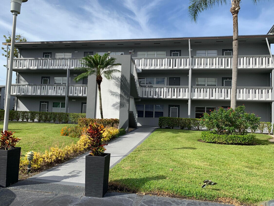 72 Suffolk B, Boca Raton, FL 33434 Condo for Rent in Boca Raton, FL