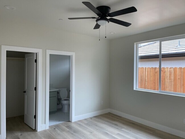 Building Photo - 8744-8746 Tondela Way