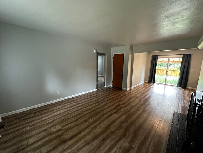 Foto del edificio - Super Clean 2 Bedroom Unit Of Duplex in North Albany