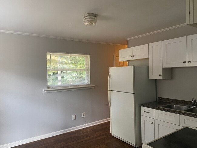 Building Photo - 3615 Midfield Dr