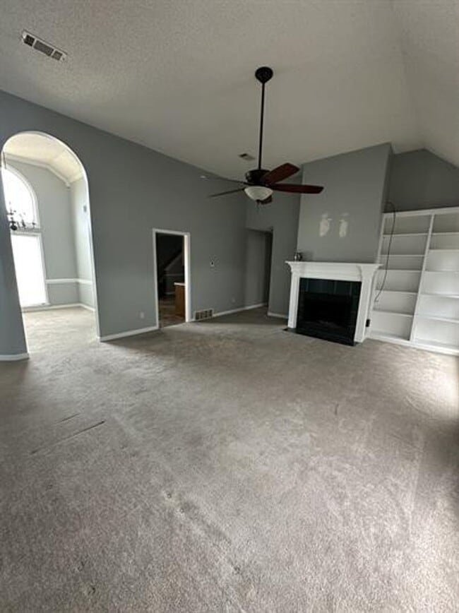 Building Photo - Charming 3-Bedroom Home in Cordova-Comfort...