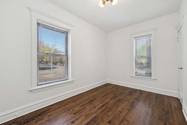 Foto del edificio - 1338 W Hollywood Ave