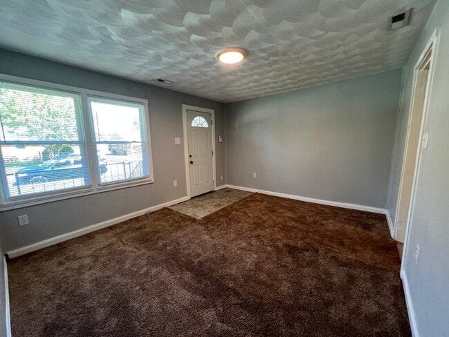 Building Photo - 49 Carver Cir