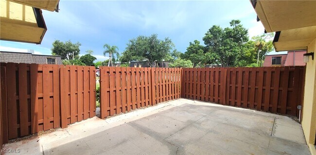 Foto del edificio - 12348 Woodrose Ct