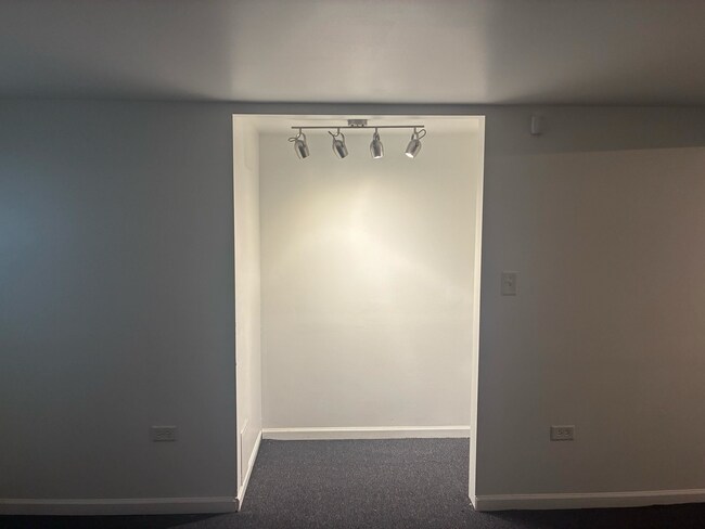 Foto del edificio - 119 N Mayfield Ave