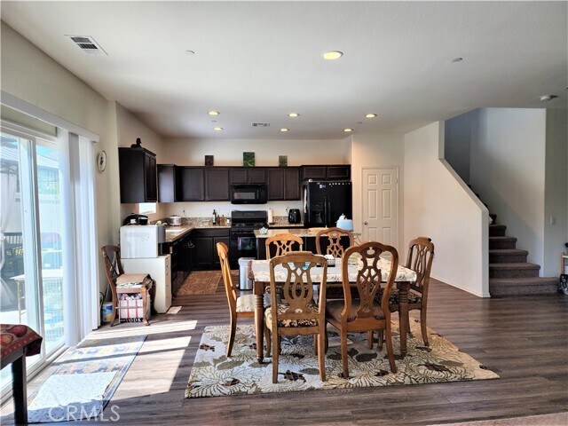 Building Photo - 34823 Oakwood Ln