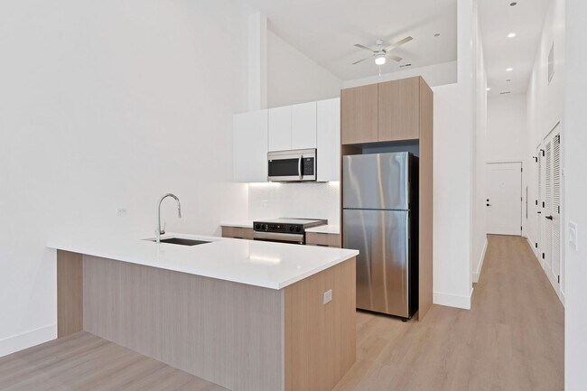 Building Photo - East Lakeview / Wrigleyville - Brand New C...