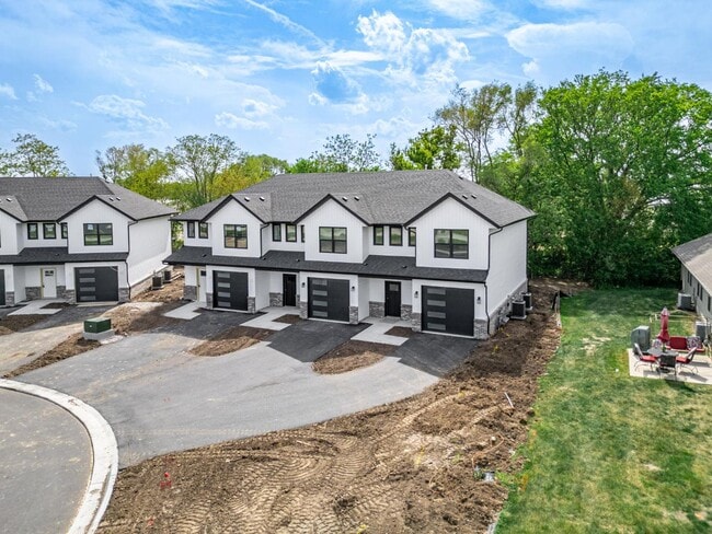Building Photo - 11586 Willowbrook Rd