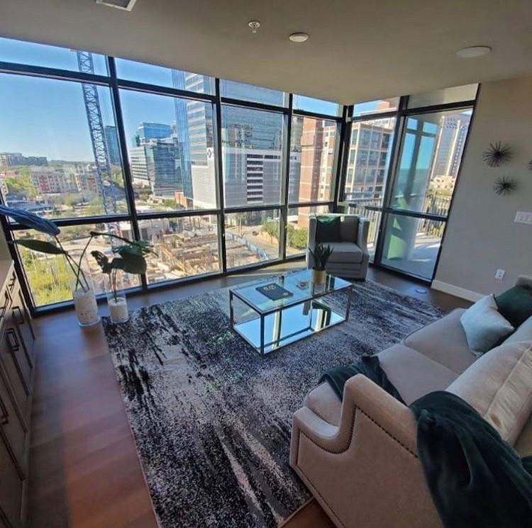 Foto principal - 2325 N Akard St