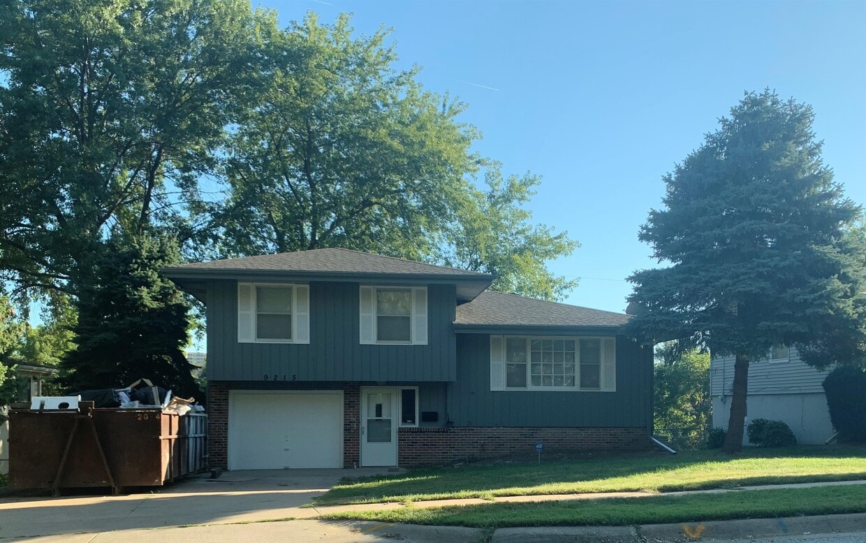 Primary Photo - 9215 Meadow Dr