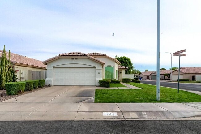 Building Photo - 703 W Greentree Dr