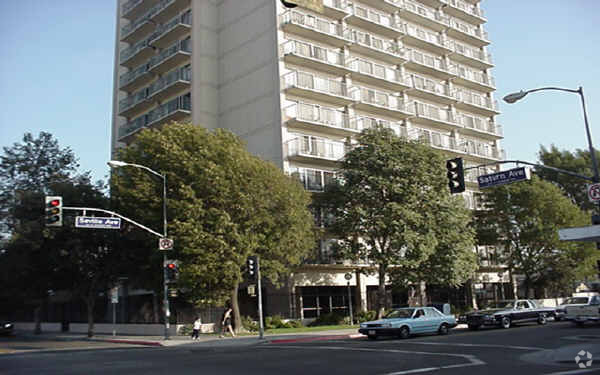 Foto del edificio - Concord Huntington Park