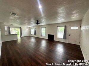 Foto del edificio - 9142 Valley Ridge