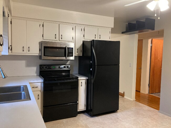 Foto del edificio - 4612-4612 Tolland Ave