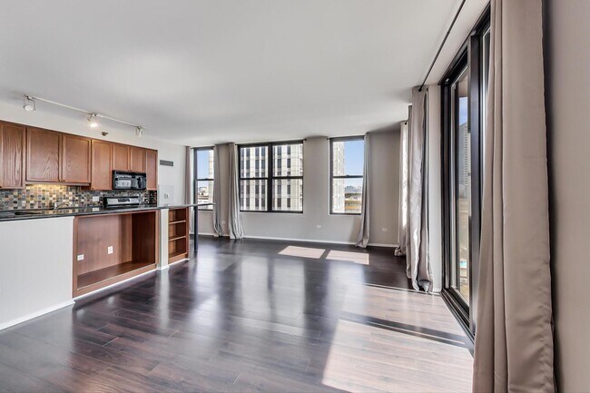 Foto del edificio - 330 N Jefferson St