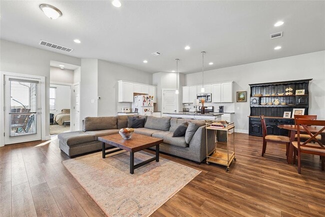 Building Photo - 501 Peace Dr