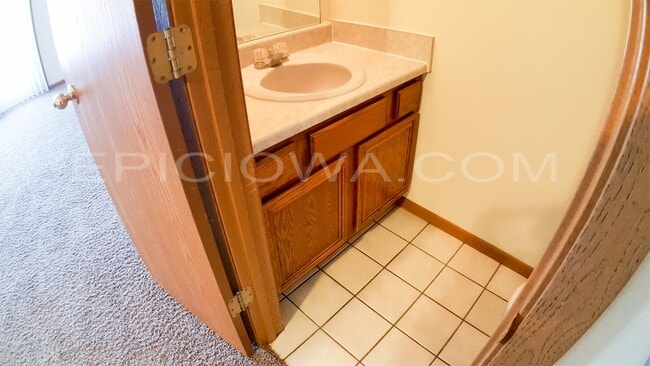 Building Photo - 1320 Daleview Dr