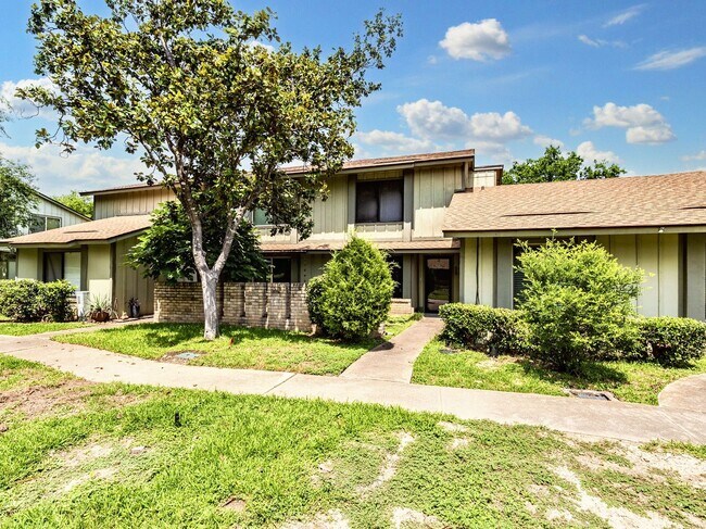 Foto del edificio - Contemporary 3/BR 1.5/BA Home with Updated...