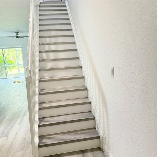 Foto del edificio - 6482 Catalina Ln
