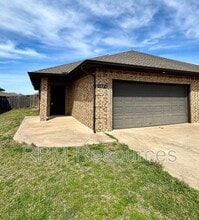 Building Photo - 1824 Post Oak Rd