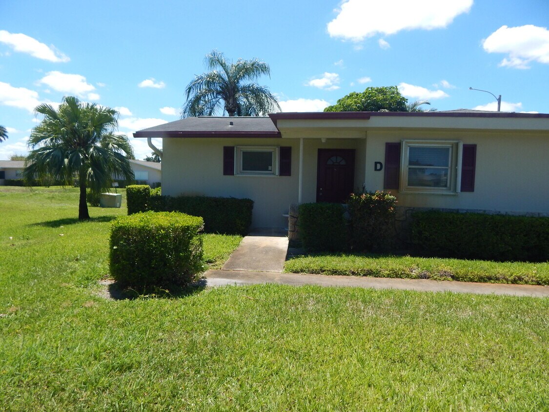 2671 Barkley Dr W Unit D, West Palm Beach, FL 33415 Condo for Rent in